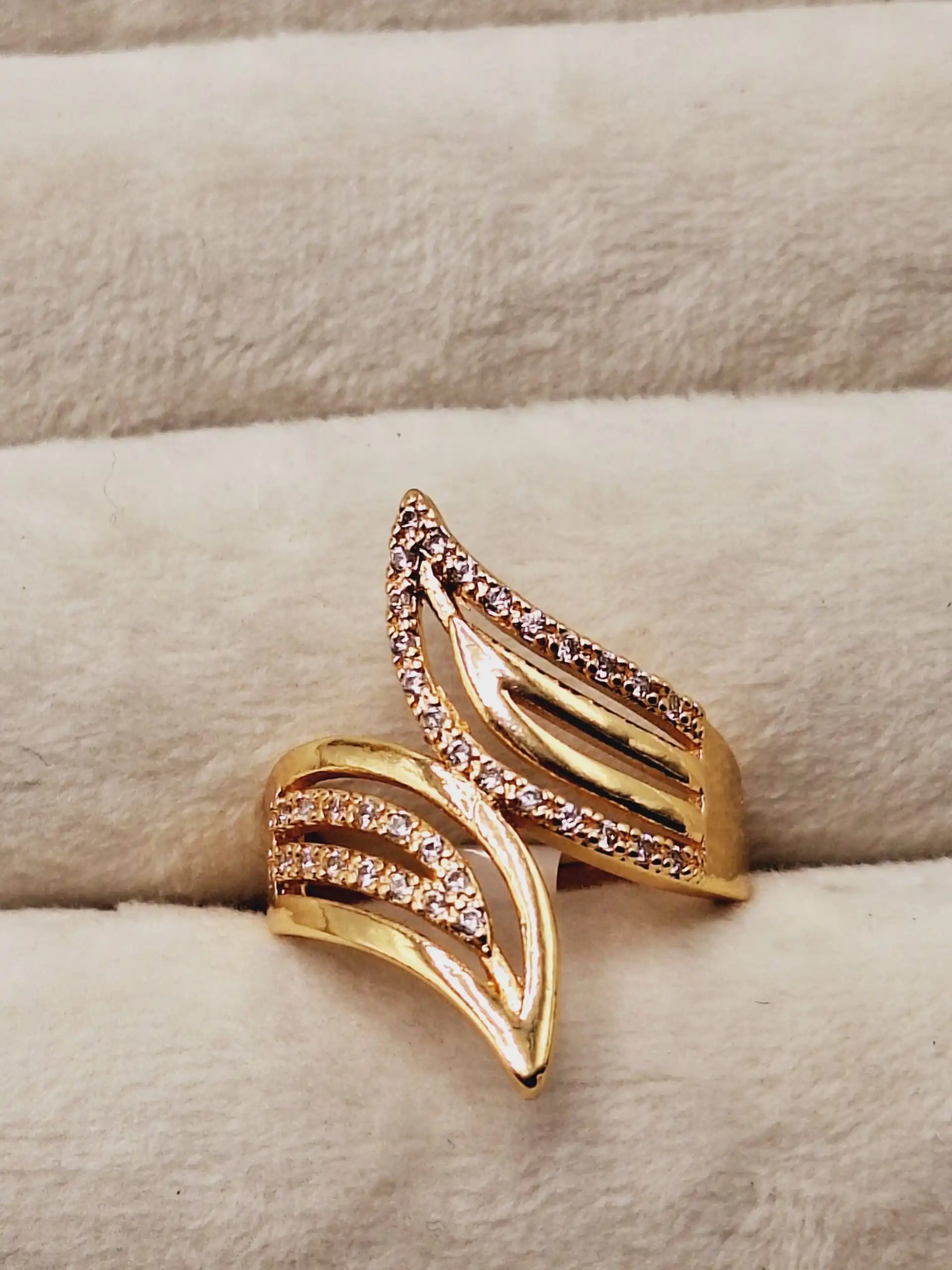 انگشتر طرح برگ طلایی آبکاری برنجی