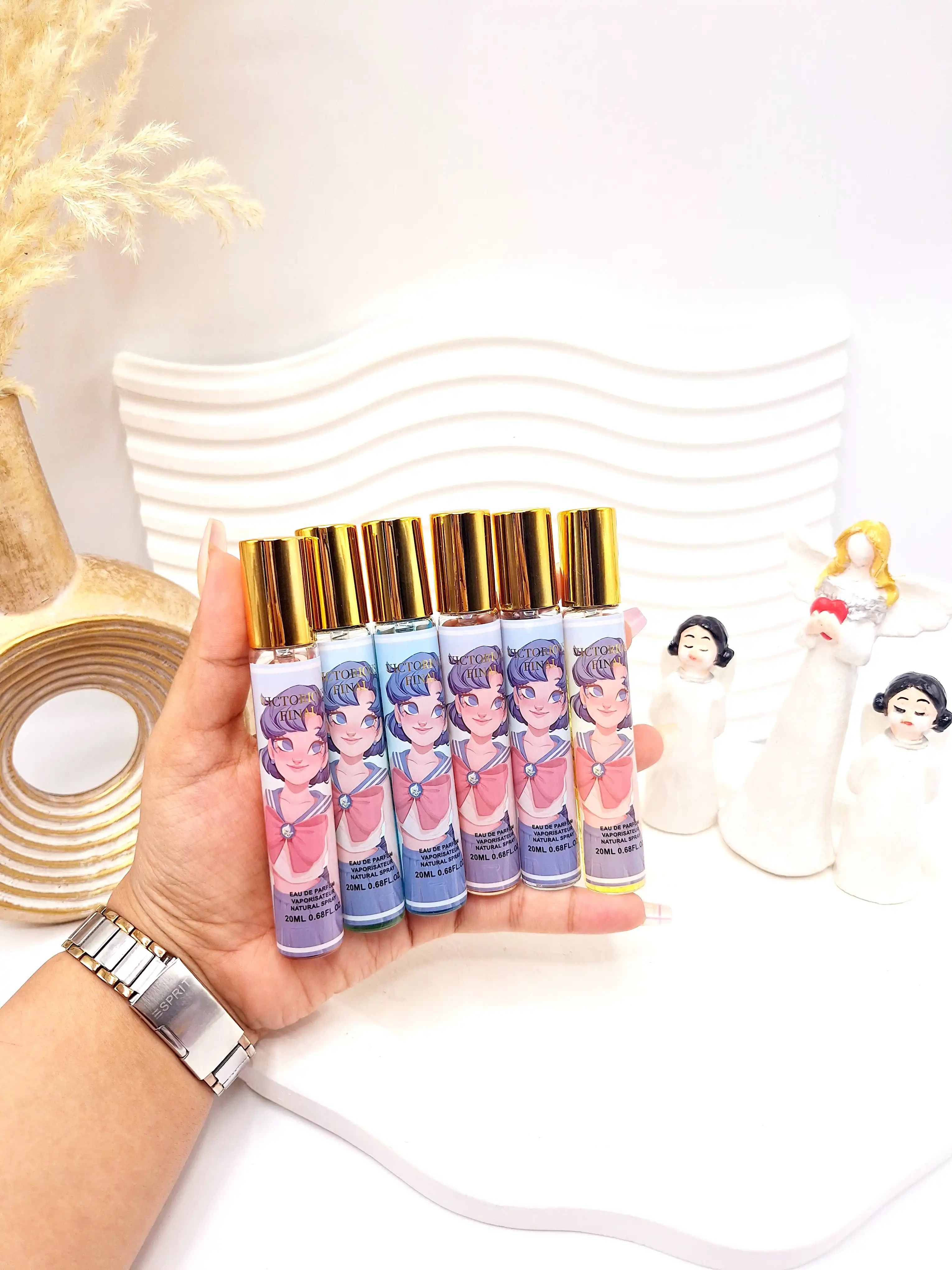 عطر قلمی رایحه فانتزی طرح دخترک